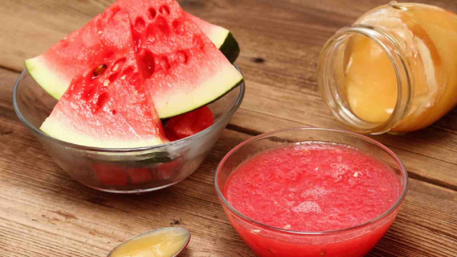 Use watermelon to make an acne face mask this summer